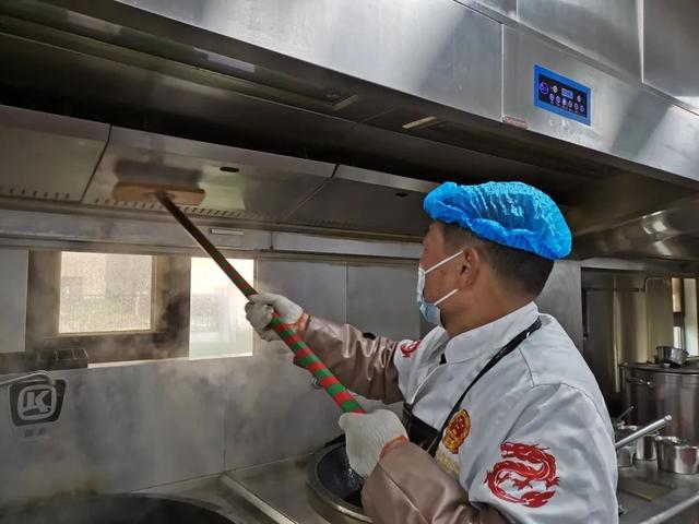 {賭馬}(新闻组合式报道例子)